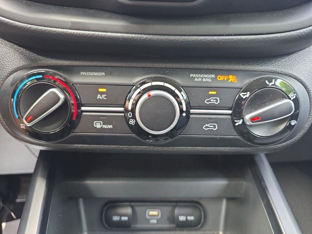 2025 Kia Soul LX - Photo 29