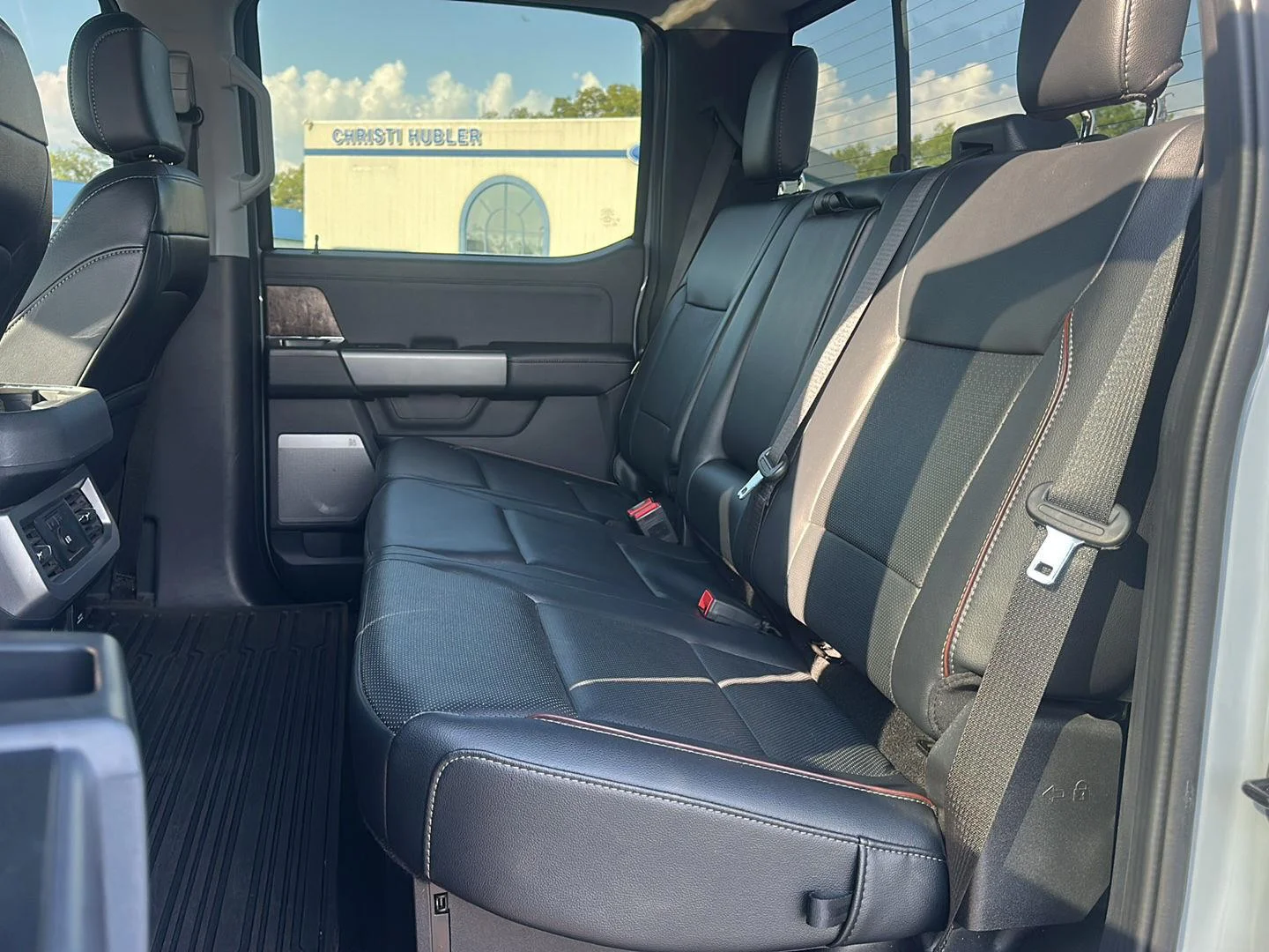 Used 2024 Glacier Gray Metallic Tri-Coat Ford Lariat image 14