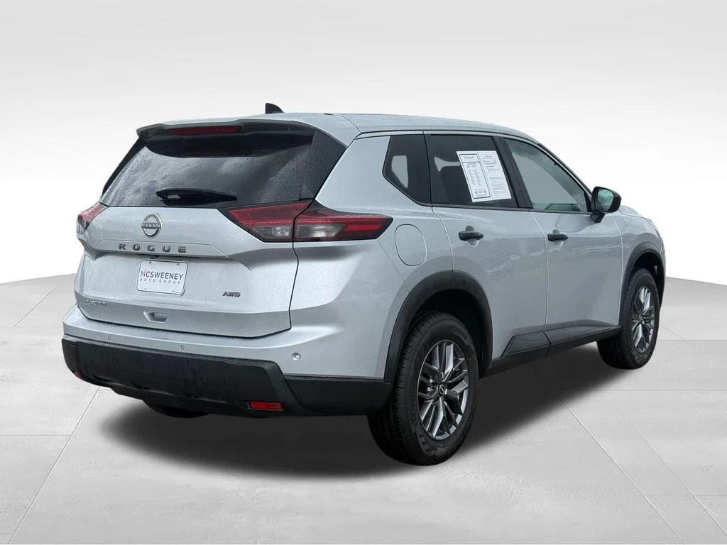Used 2024 Silver Nissan S image 26