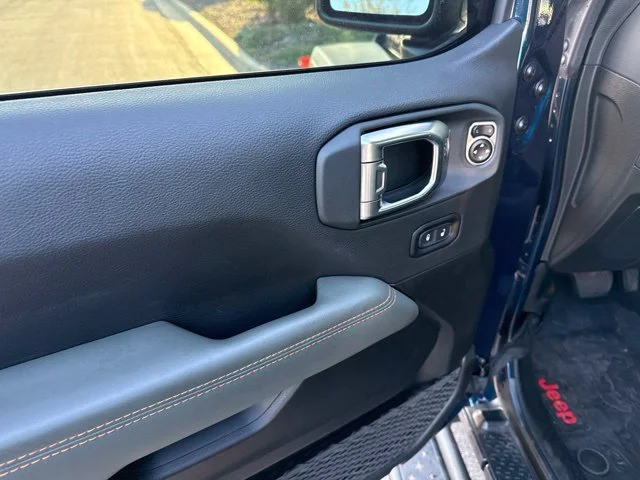 Used 2025 Fathom Blue Pearlcoat Jeep Mojave image 9
