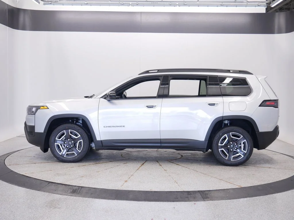 New 2026 Silver Zynith Clearcoat Jeep Limited image 2
