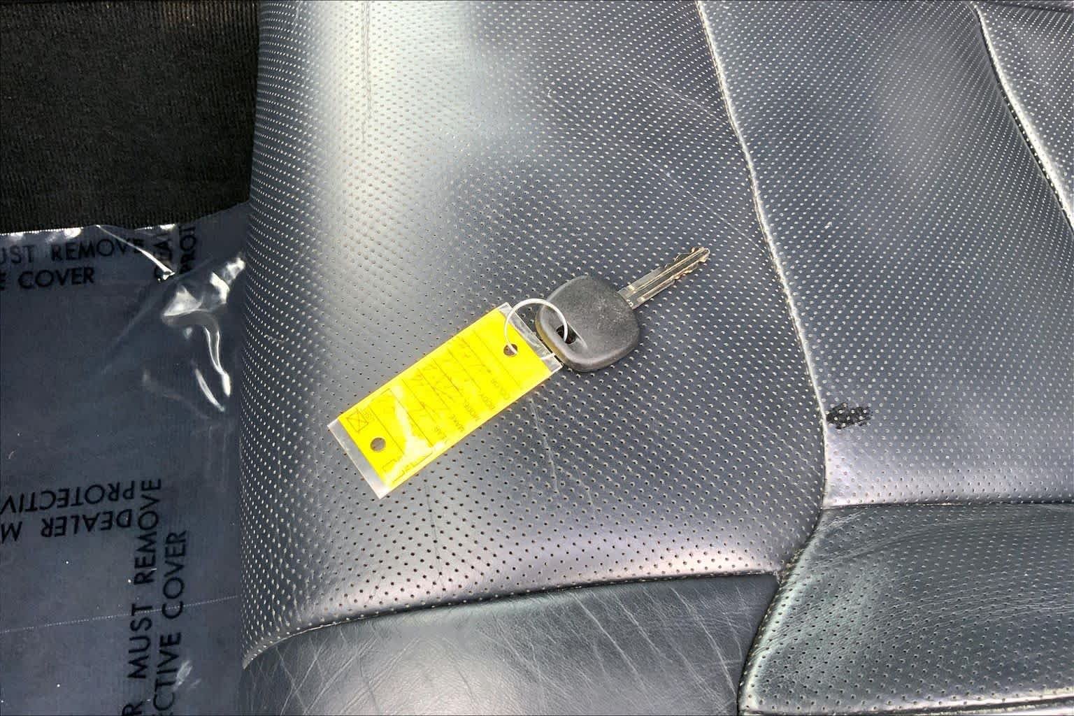 Used 2016 Super White Toyota Platinum image 13