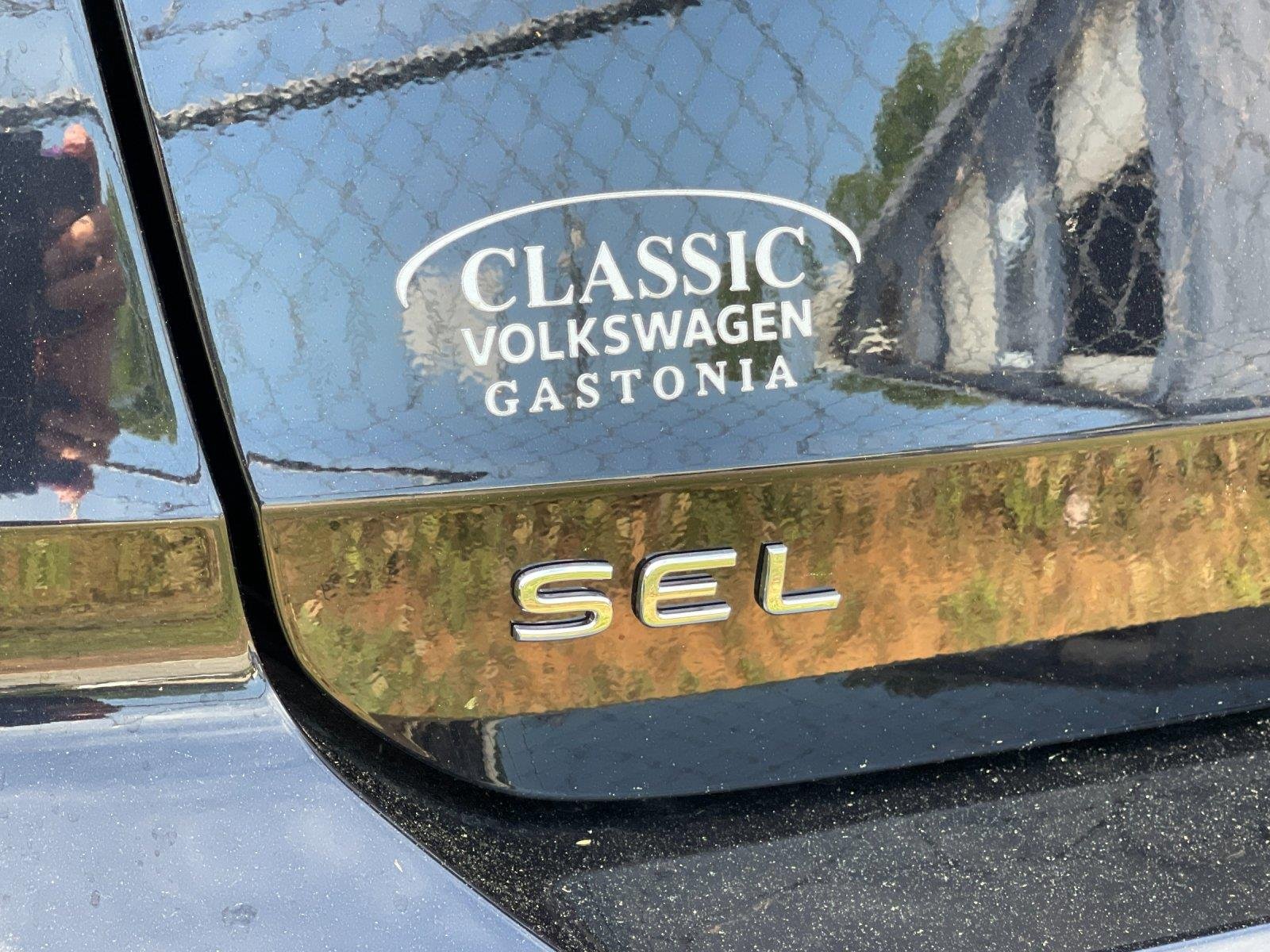New 2026 Deep Black Pearl Volkswagen SEL image 11