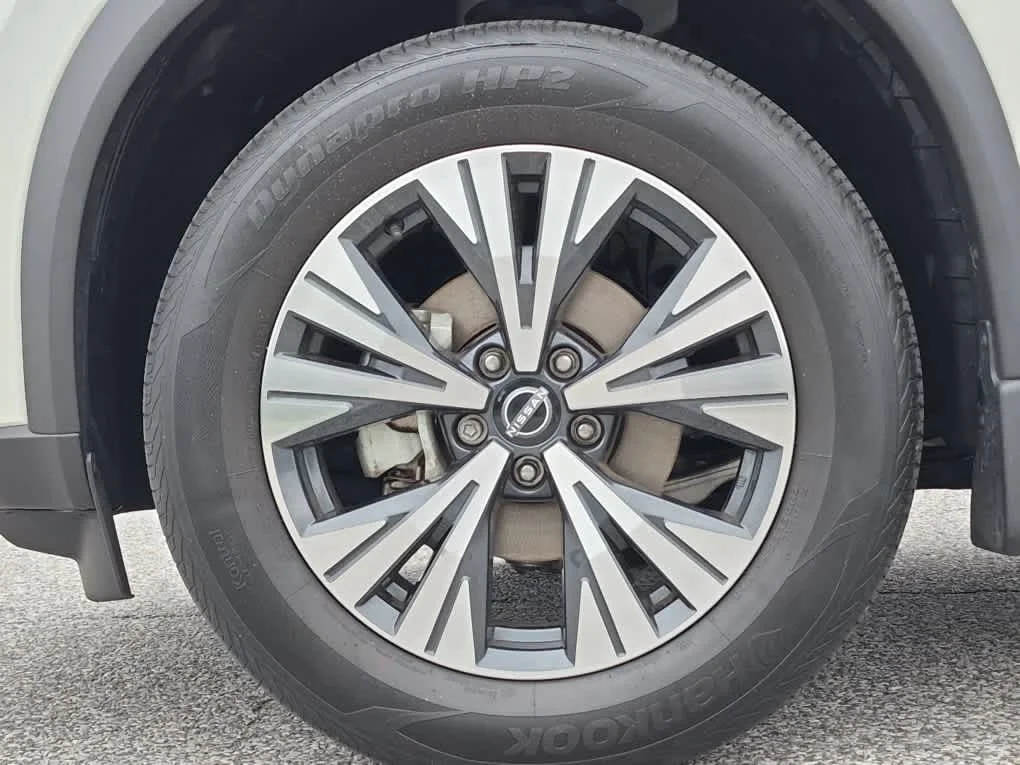 Certified Used 2023 Pearl White Tricoat Nissan SV image 6