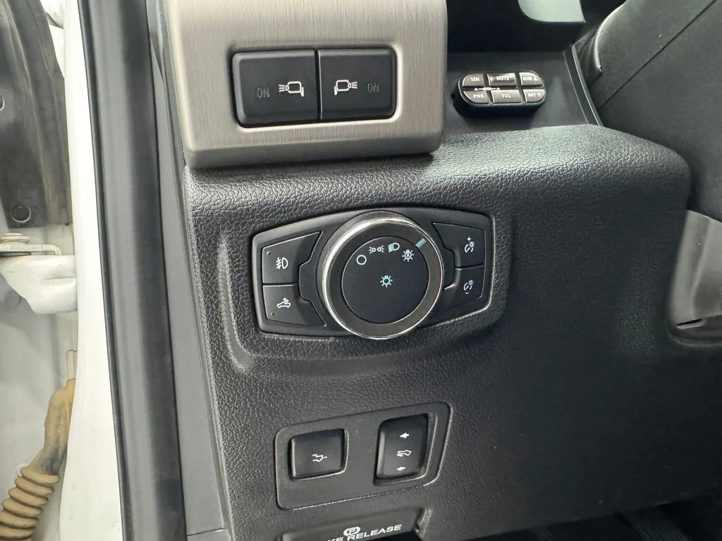 Used 2021 White Metallic Ford Platinum image 30