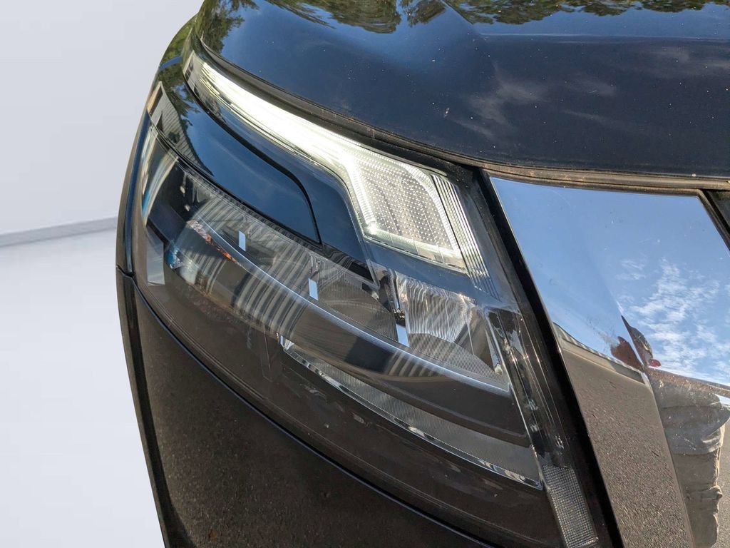 Used 2023 Black Nissan SV image 9