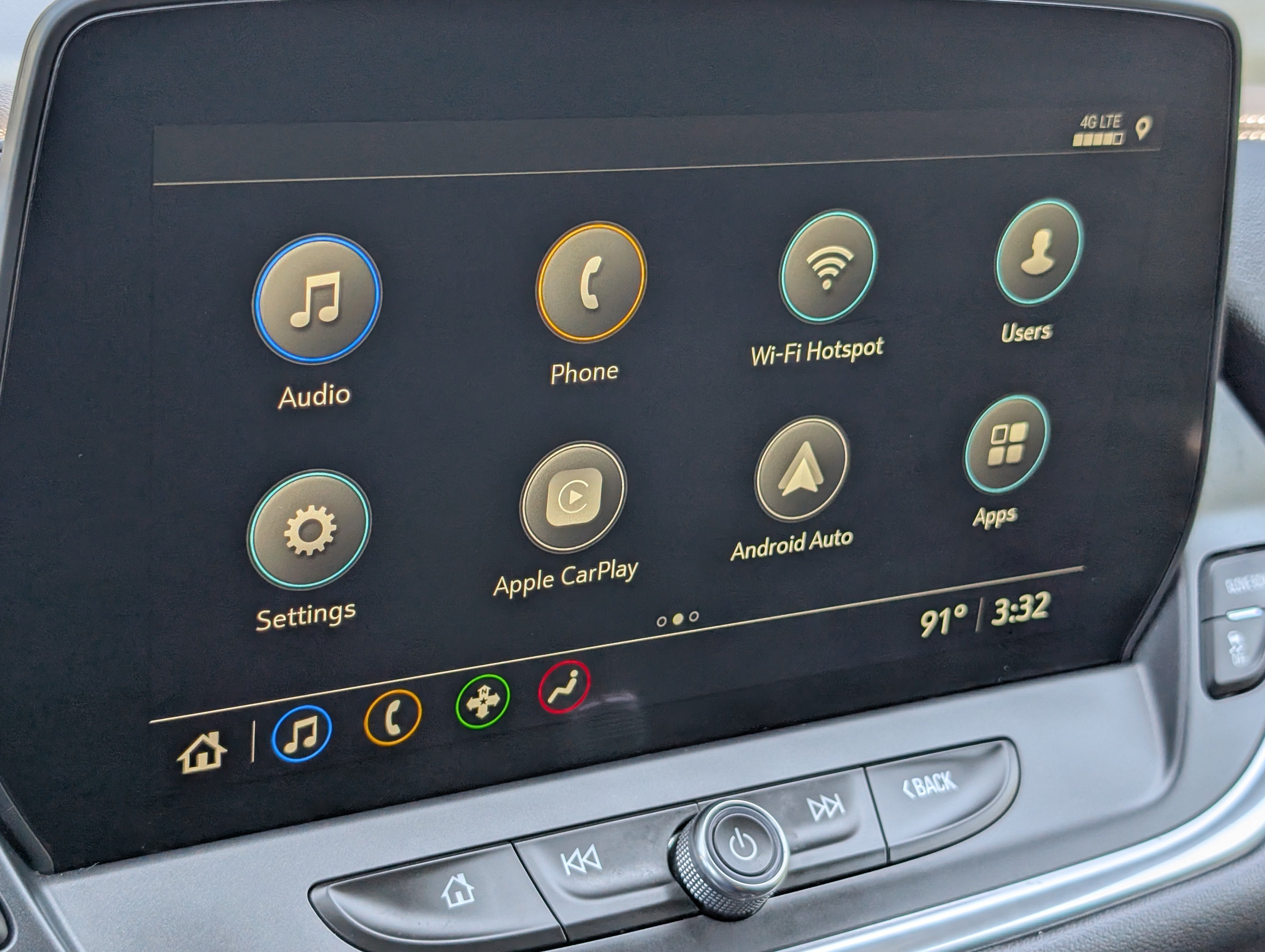 Used 2024 Summit White Chevrolet LT image 18
