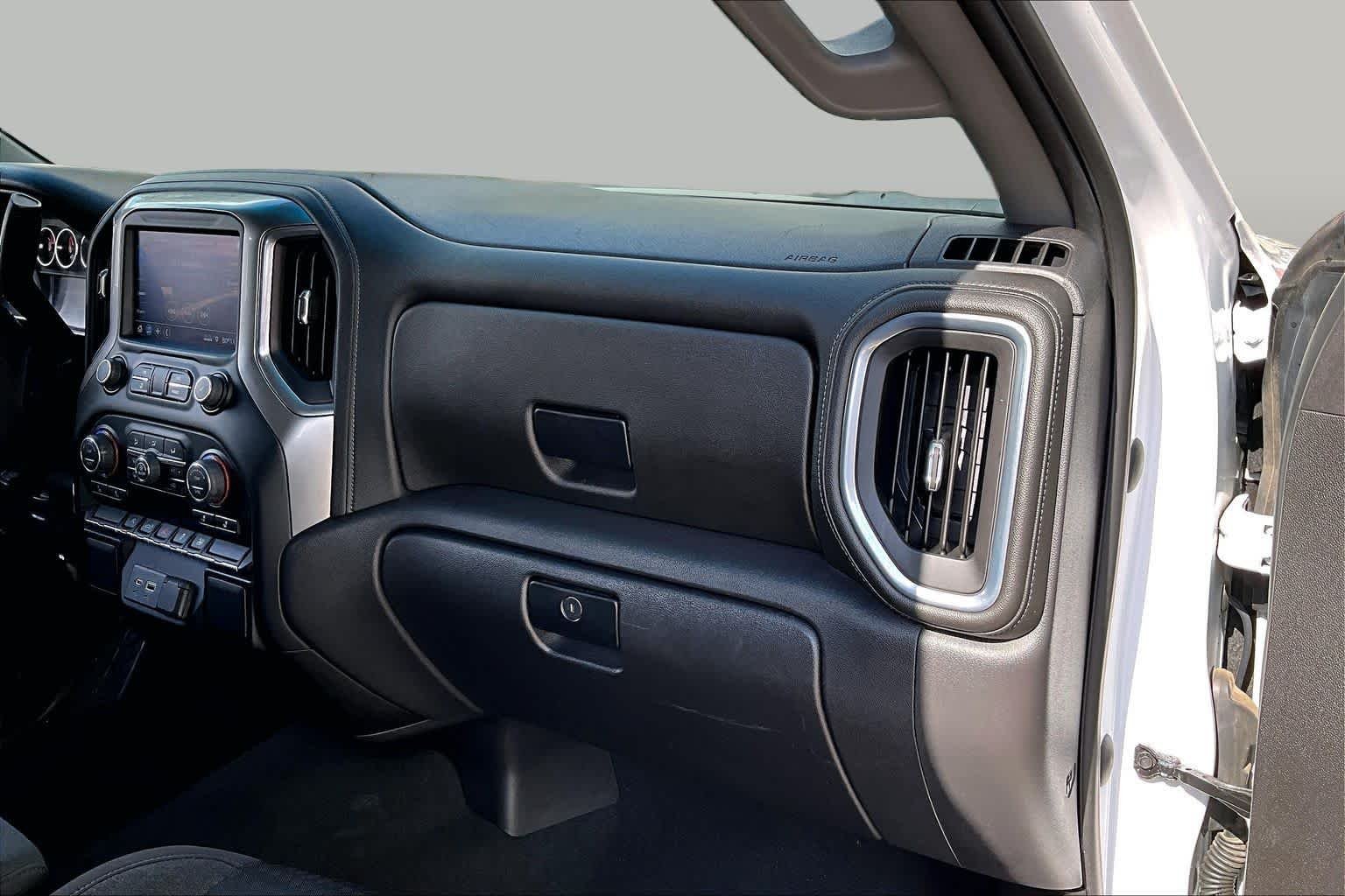 Used 2021 Iridescent Pearl Tricoat Chevrolet LT image 17