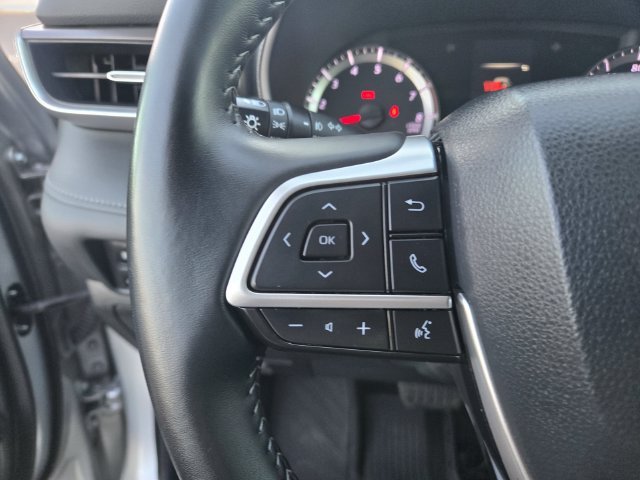 Used 2022 Silver Toyota LE image 19