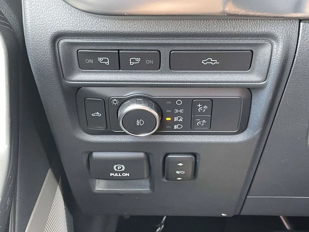 Certified Used 2022 Silver Ford Lariat image 28
