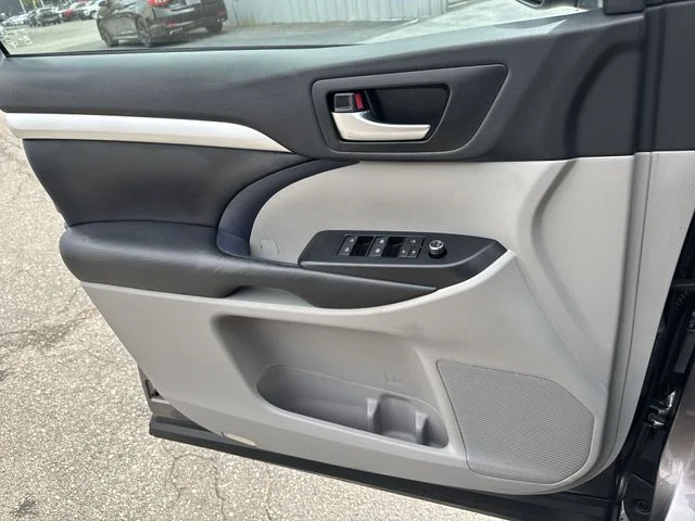 Used 2019 Gray Toyota XLE image 25