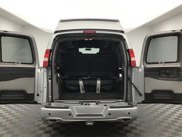 Used 2023 Silver GMC Explorer Limited SE image 6
