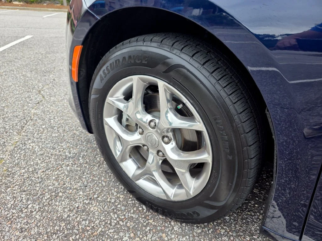 Used 2017 Blue Chrysler Limited image 31