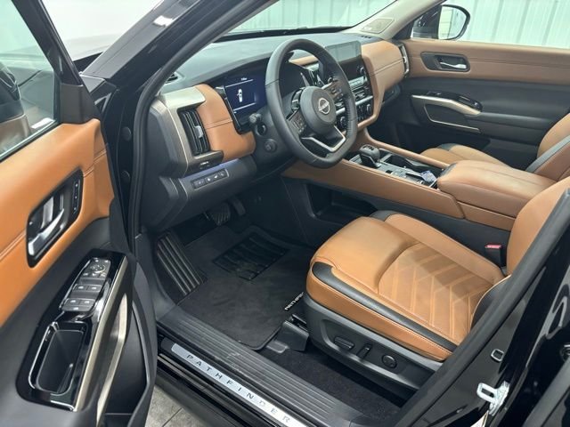 Used 2025 Black Nissan Platinum image 14