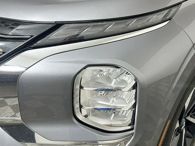 Certified Used 2024  Mitsubishi SE image 25