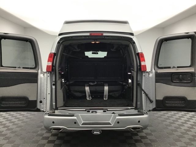 Used 2023 Silver GMC Explorer Limited SE image 6