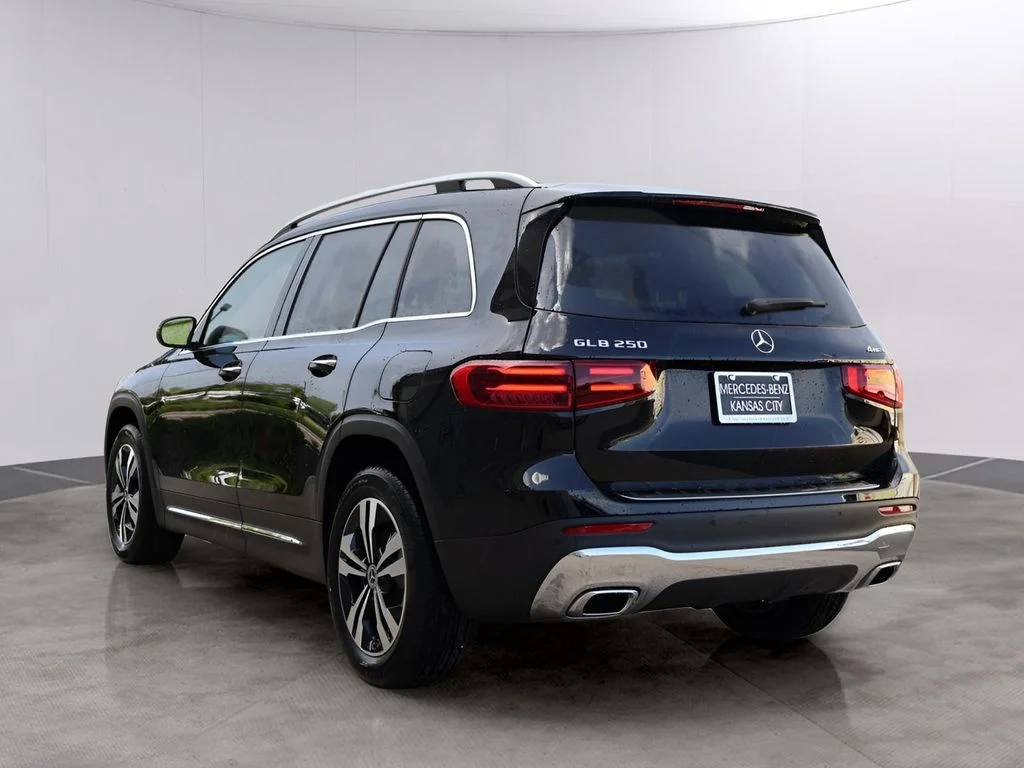 Used 2025  Mercedes-Benz GLB 250 image 5