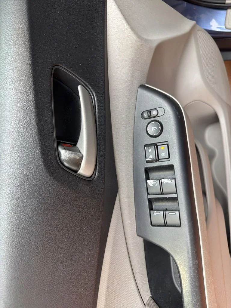 Used 2014 Twilight Blue Metallic Honda LX image 22
