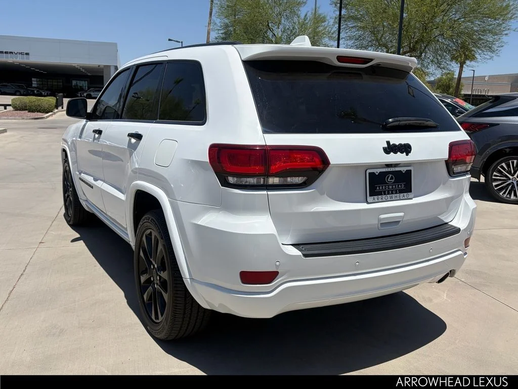 Used 2022 White Jeep Laredo X image 4