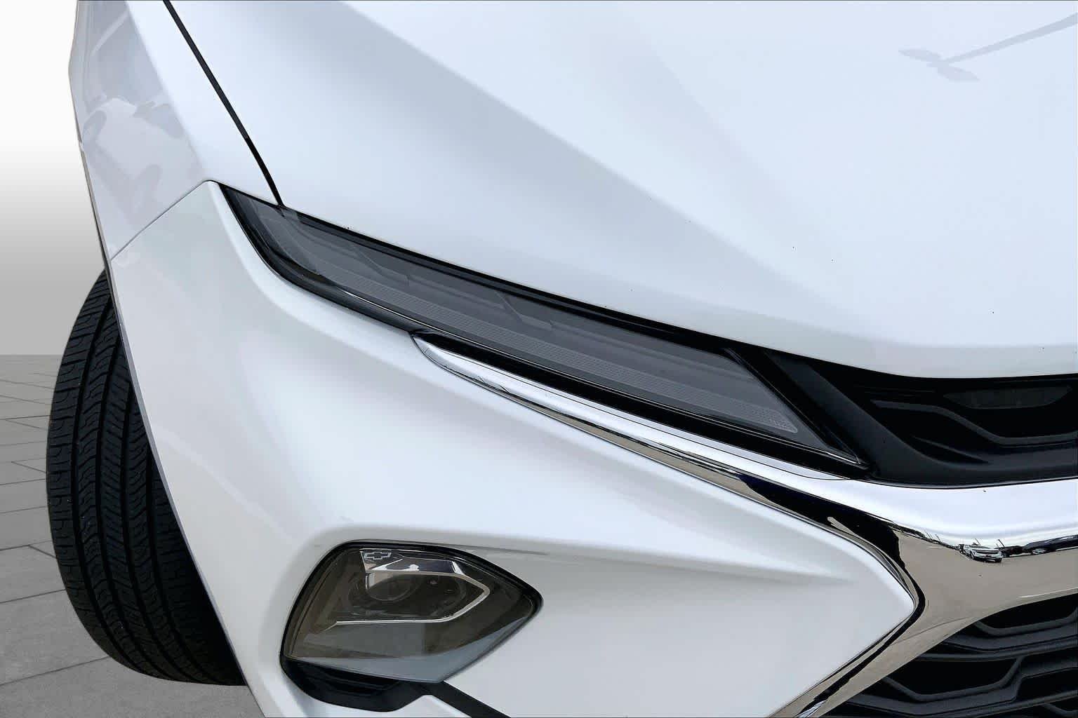 Used 2025 Summit White Chevrolet LT image 26