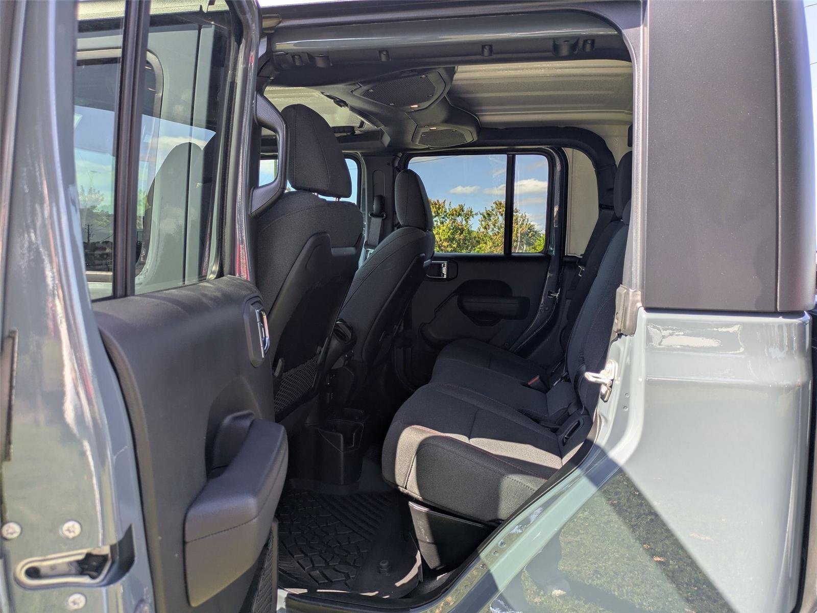 Used 2024 Anvil Clear Coat Jeep Rubicon image 27