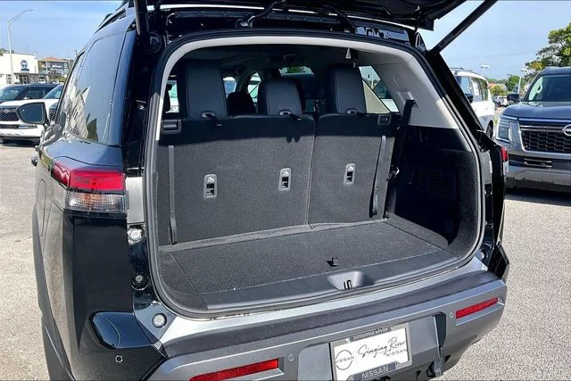 New 2026 Nissan Pathfinder SL 4D Sport Utility