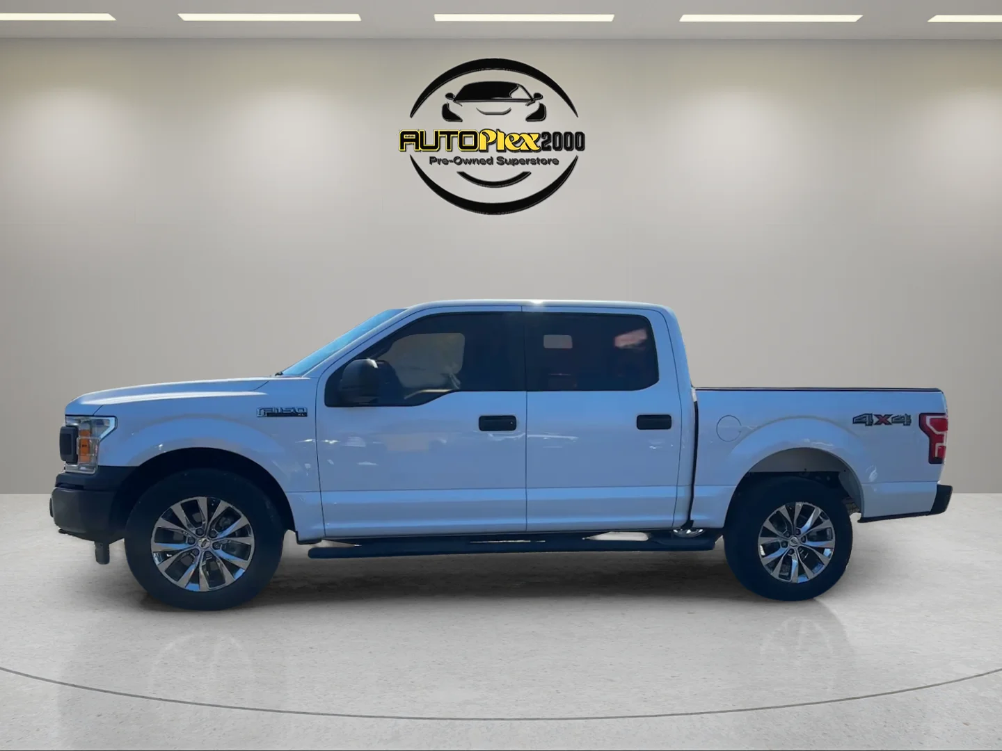 Used 2019 White Ford XL image 4