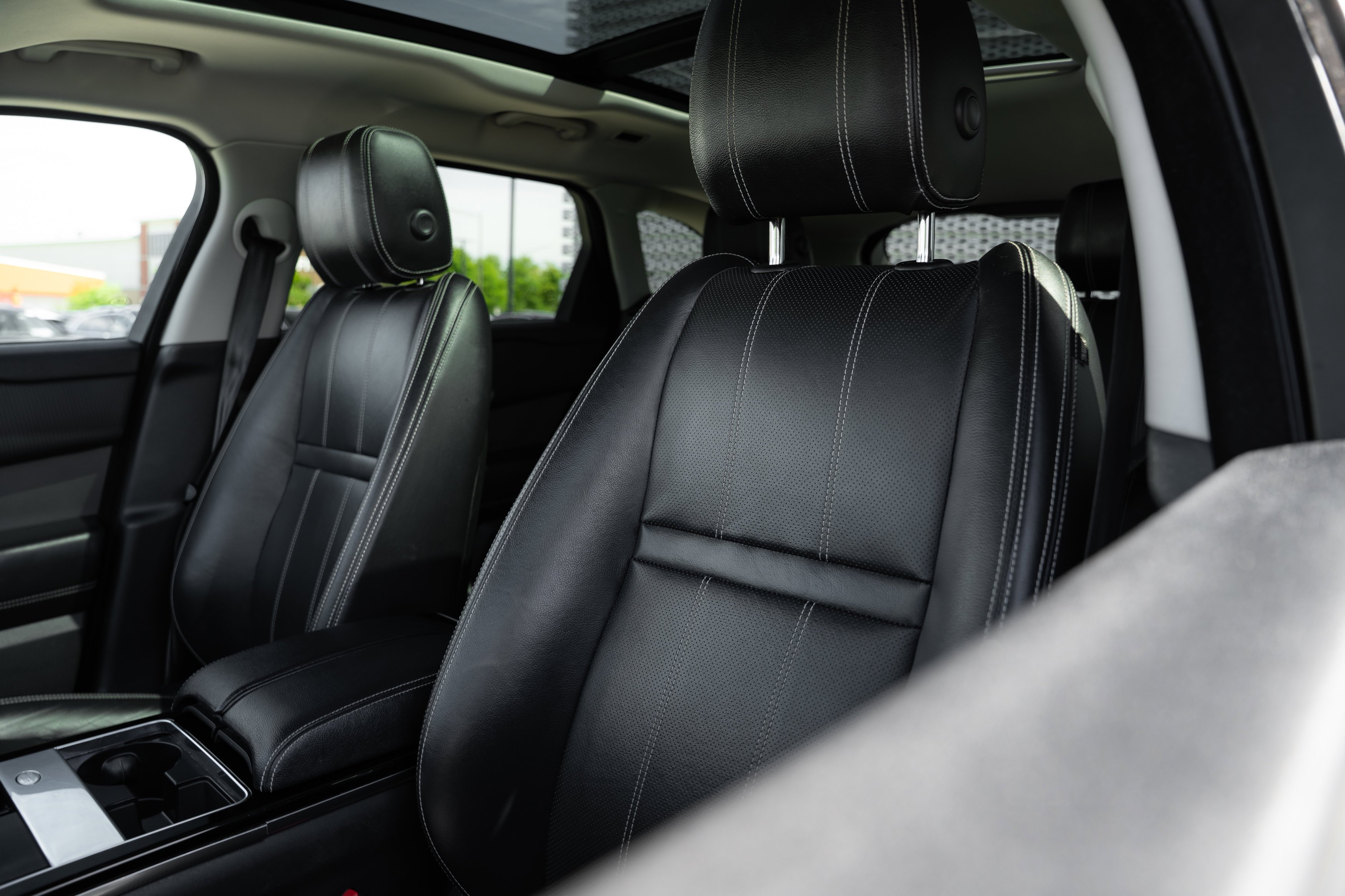 Used 2020 Santorini Black Metallic Land Rover S image 23