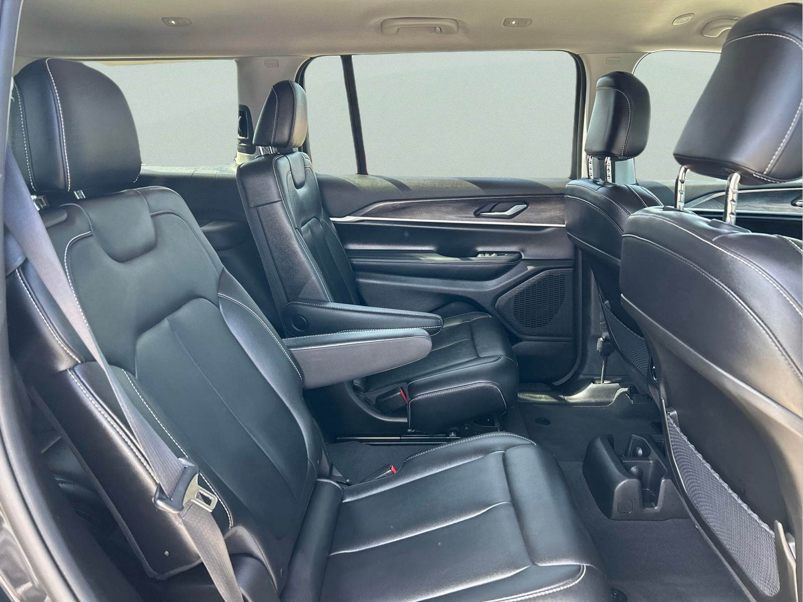 Used 2023 Gray Jeep Limited image 12