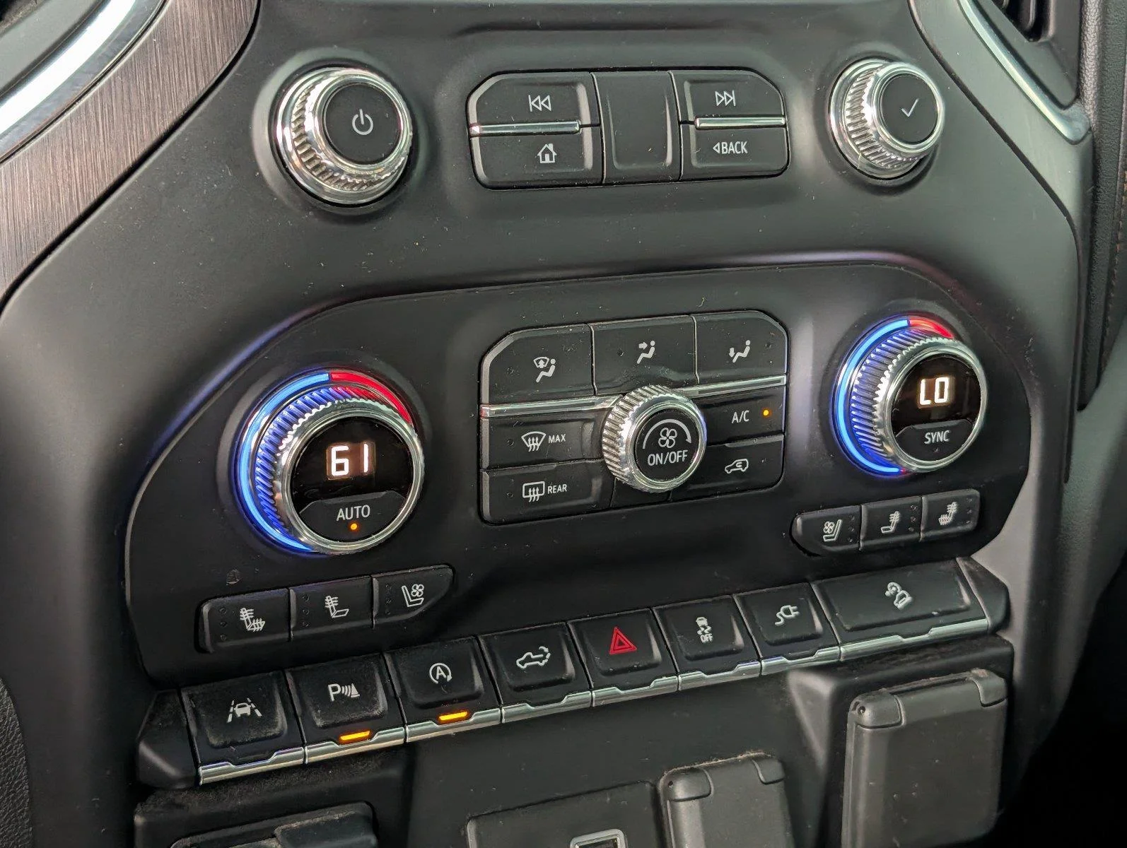 Used 2020 SUMMIT WHITE GMC AT4 image 20