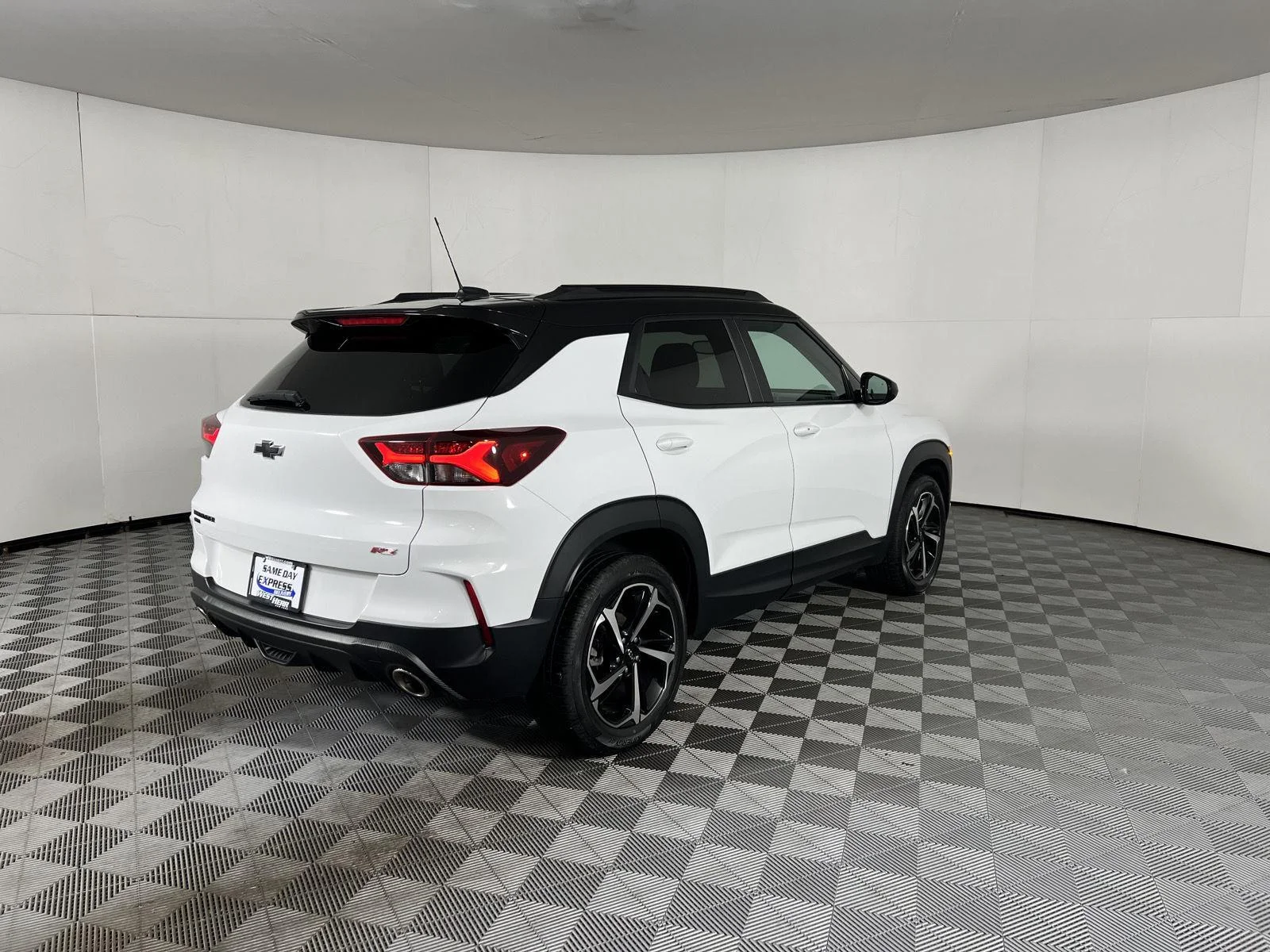 Used 2023 Summit White Chevrolet RS image 9