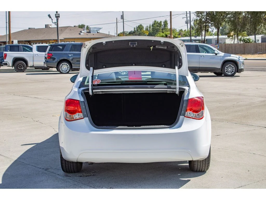 Used 2015 Summit White Chevrolet LS image 11