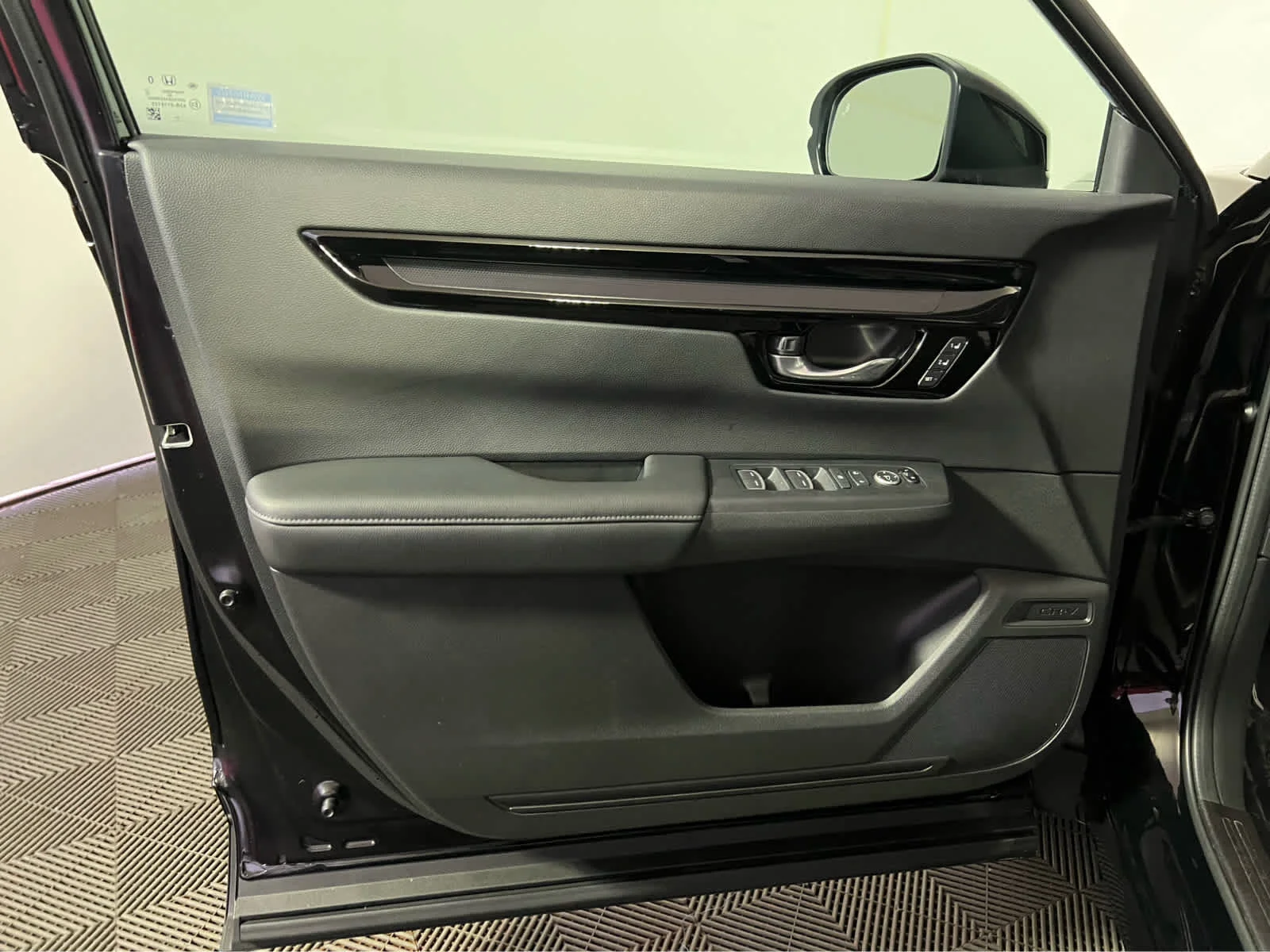 Used 2025 Crystal Black Pearl Honda EX-L image 23