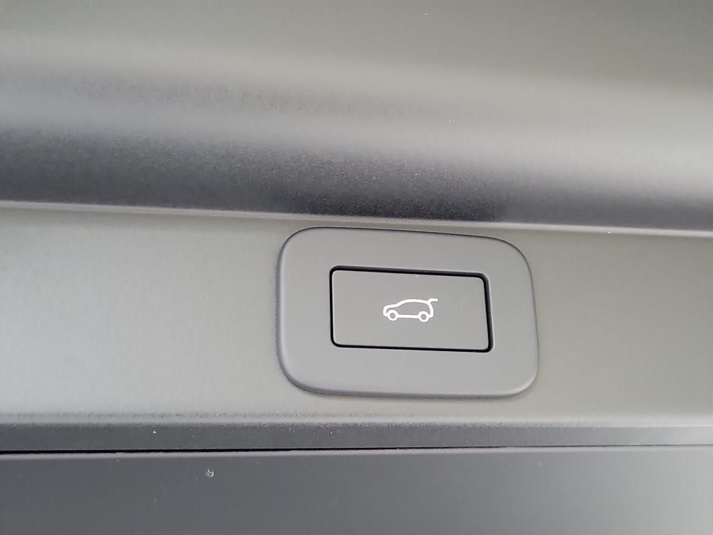 New 2027 Santorini Black Land Rover SE image 12