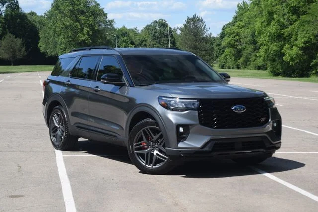 2025 Ford Explorer ST 4WD (PL535)'s photo