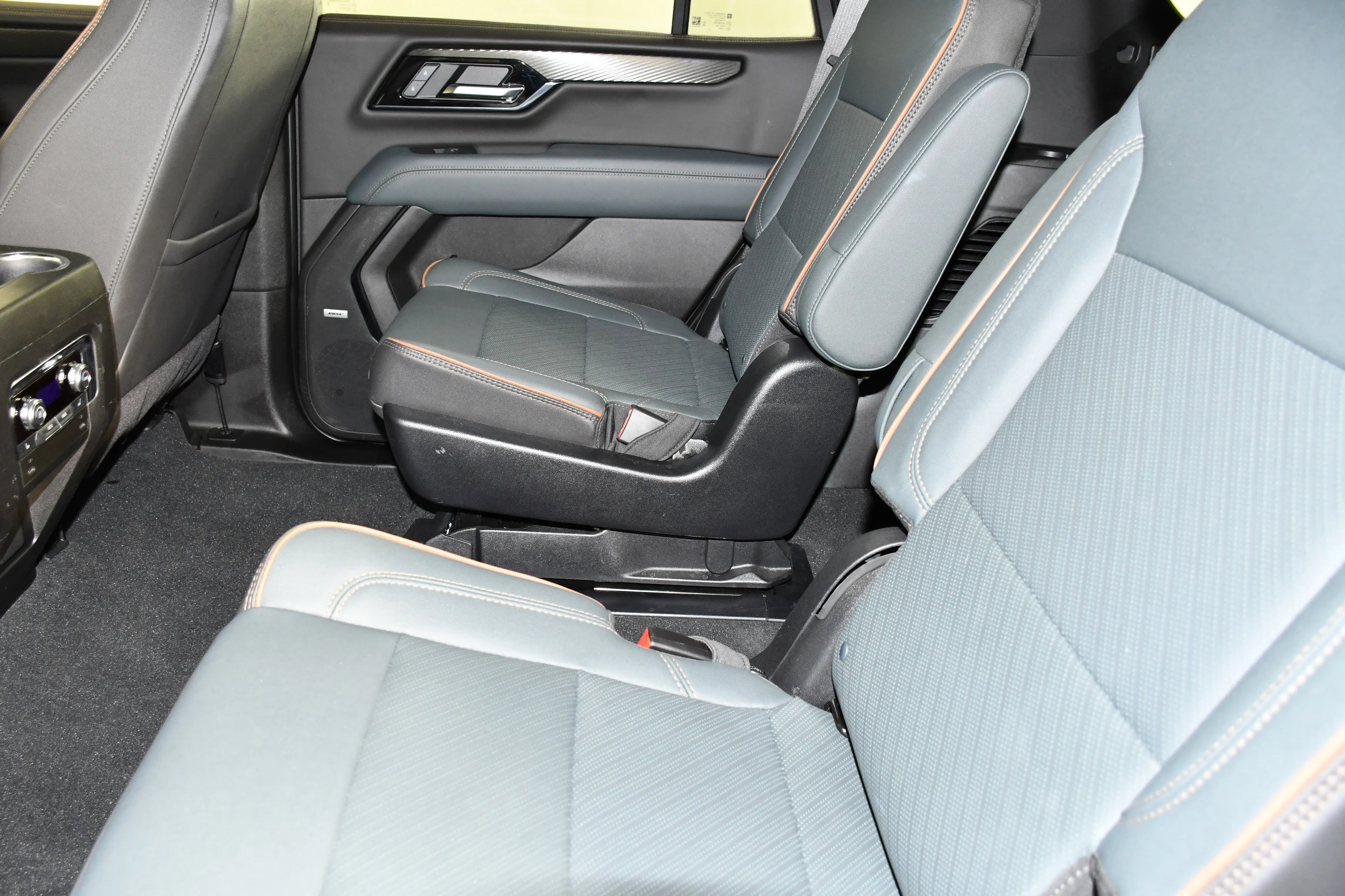 Used 2025 Summit White GMC AT4 image 51