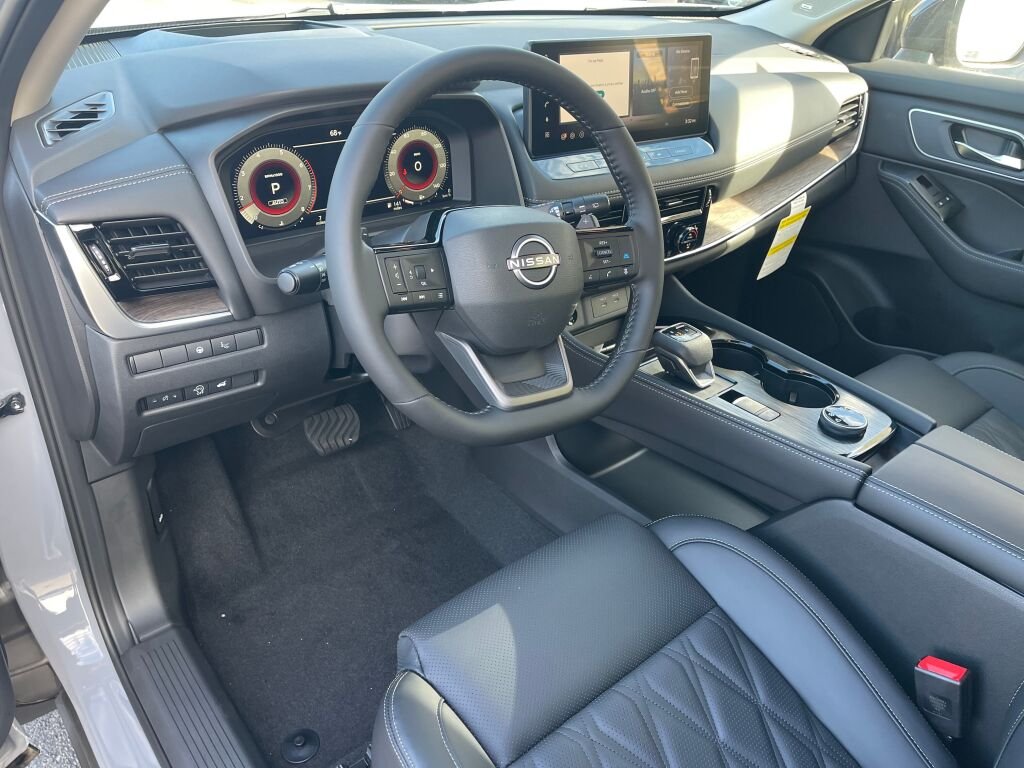 New 2026 Boulder Gray Pearl/Super Black Nissan Platinum image 6