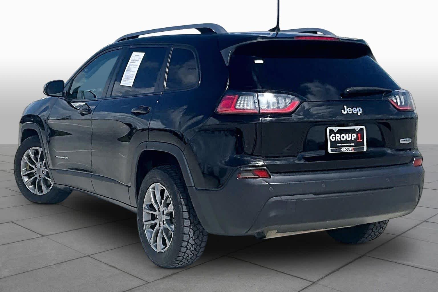 Used 2019 Diamond Black Crystal Pearlcoat Jeep Latitude Plus image 11