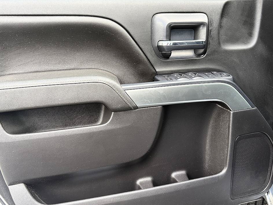 Used 2016 Silver Ice Metallic Chevrolet LT image 16
