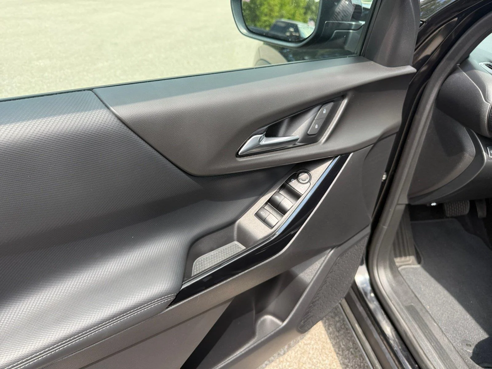 2025 Chevrolet Equinox LT - Photo 11