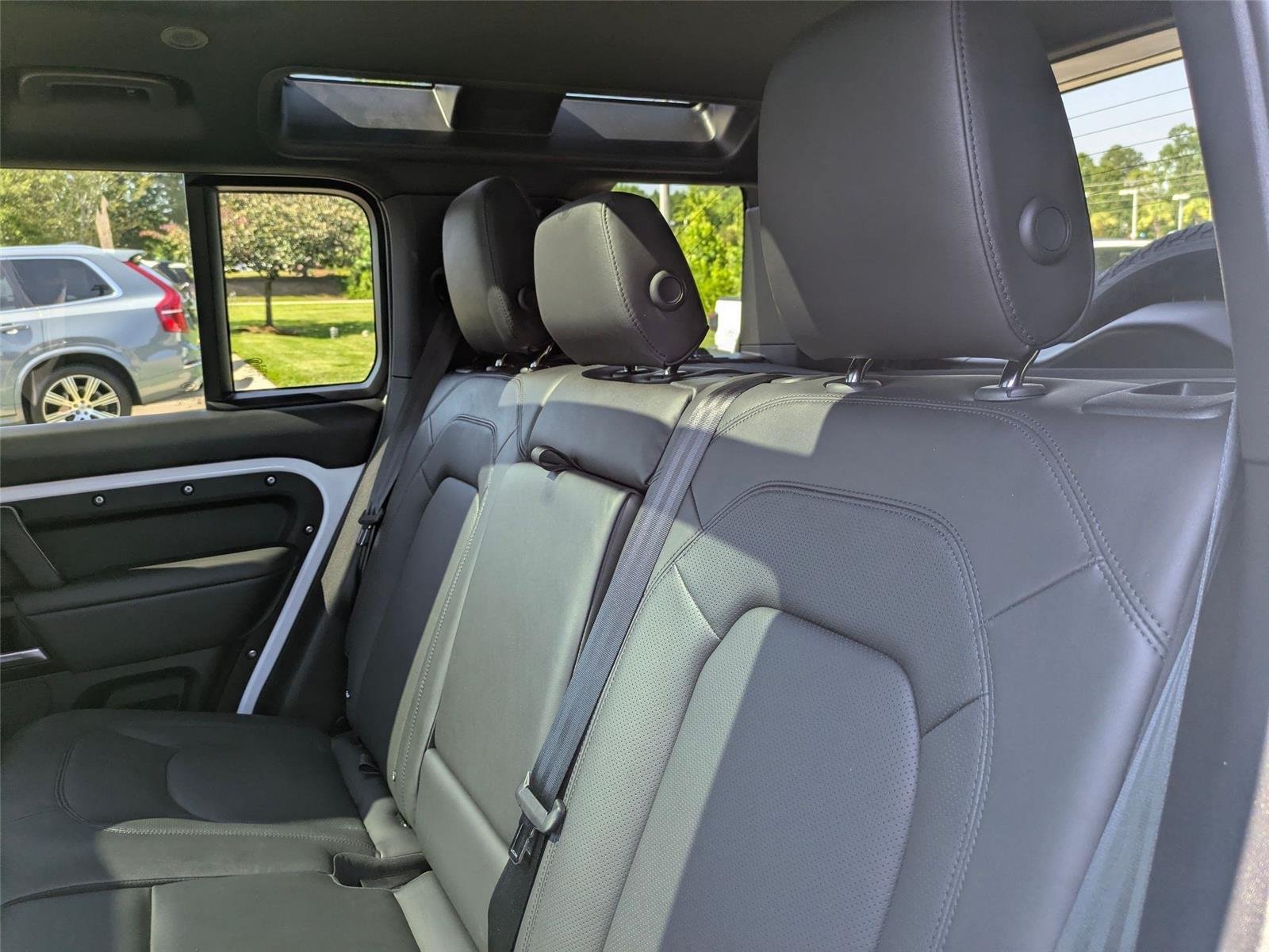Used 2025 Fuji White Land Rover S image 28