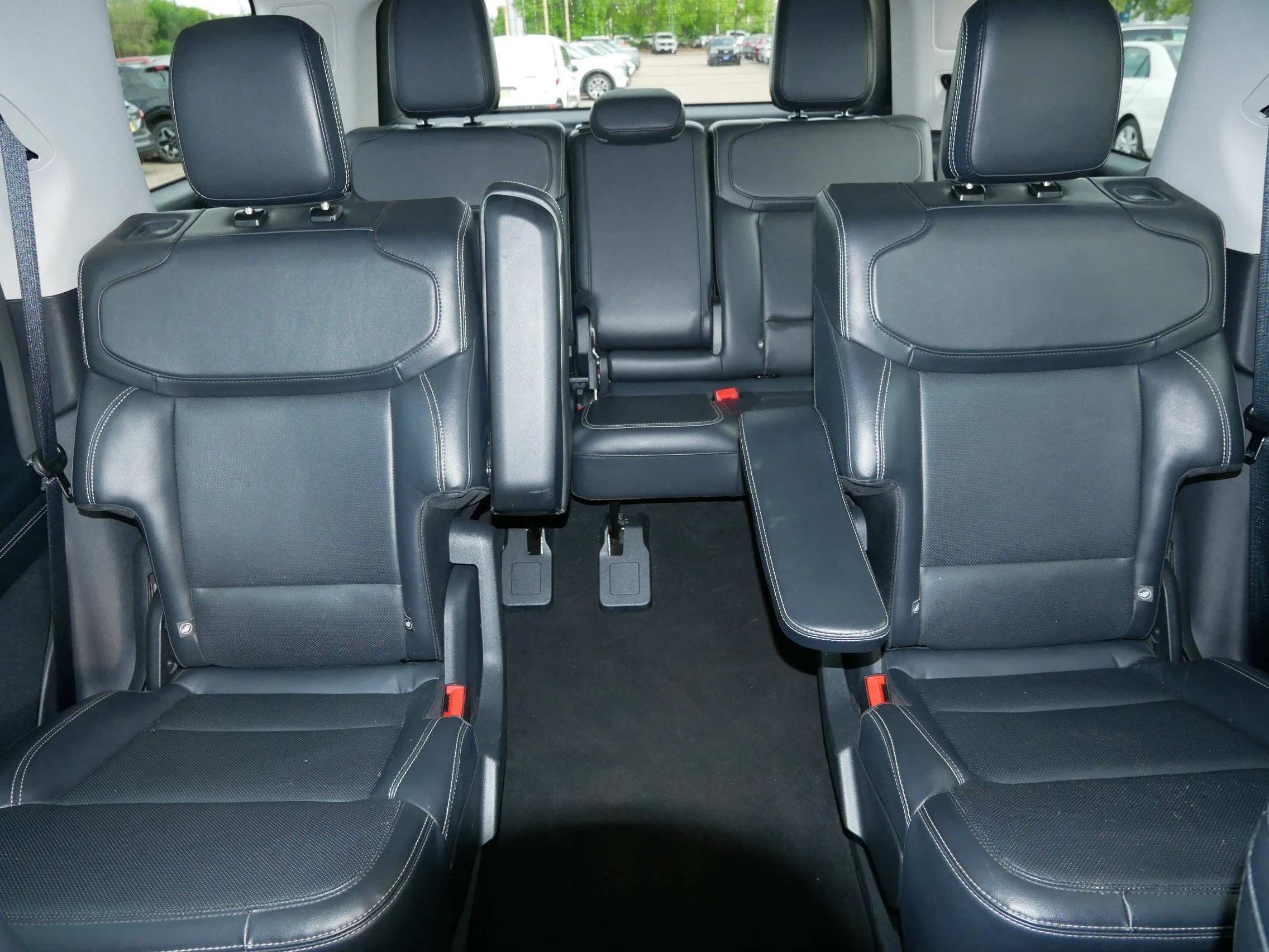 Used 2025 Agate Black Metallic Ford Platinum image 13