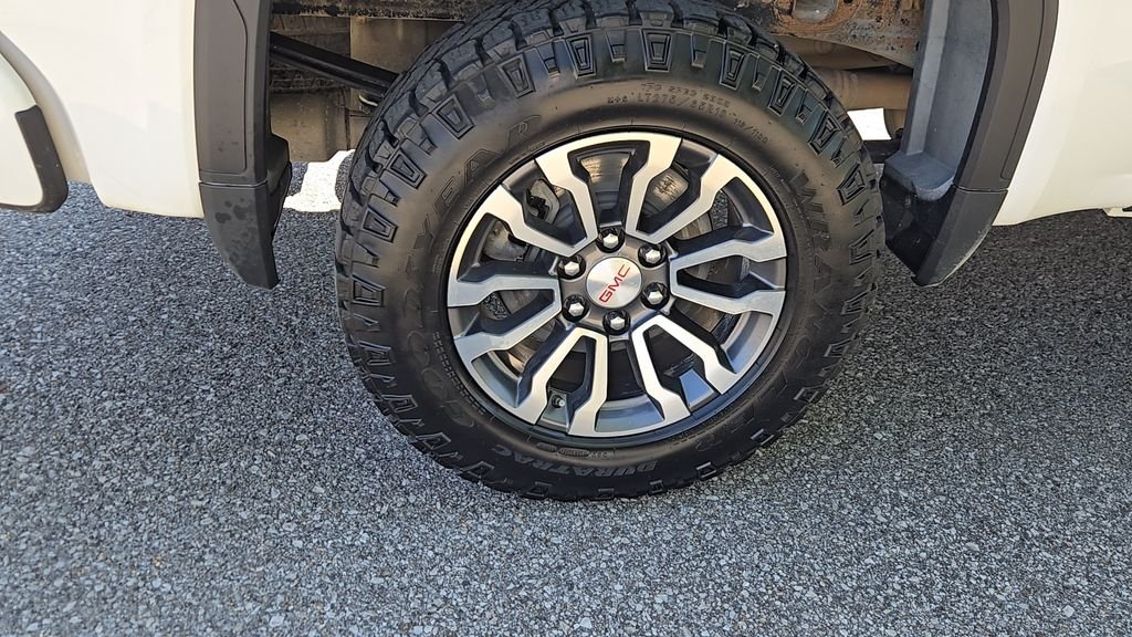 Used 2022 White GMC AT4 image 30