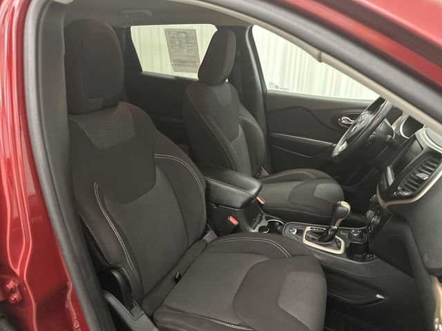Used 2015 Deep Cherry Red Crystal Pearlcoat Jeep Latitude image 28