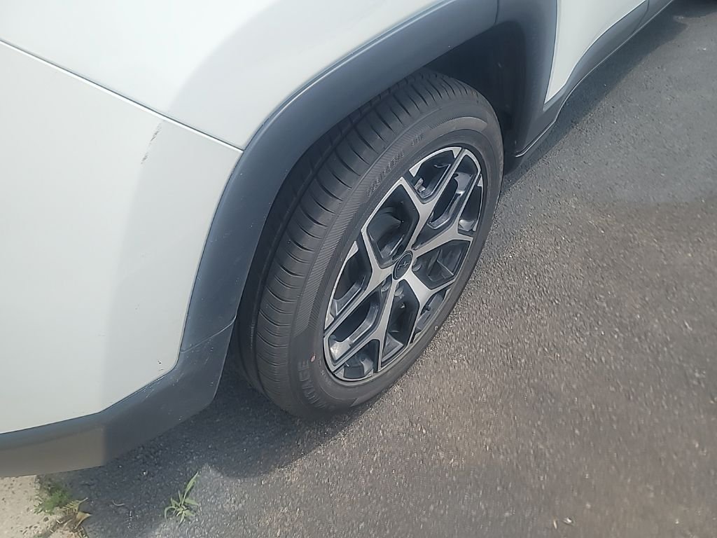 Used 2025 White Jeep Limited image 7