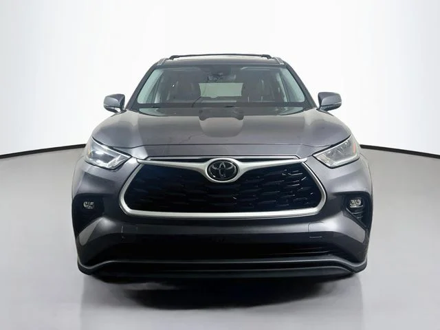 Used 2021 Magnetic Gray Metallic Toyota XLE image 2