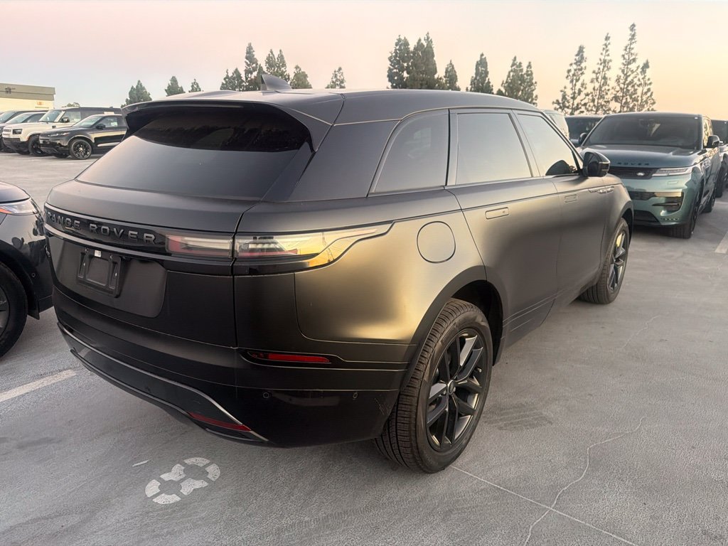 Used 2026 Santorini Black Metallic Land Rover Dynamic SE image 4