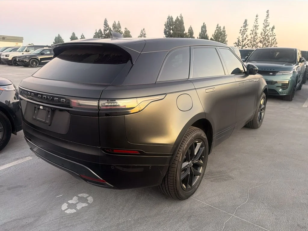 Used 2026 Black Land Rover Dynamic SE image 4