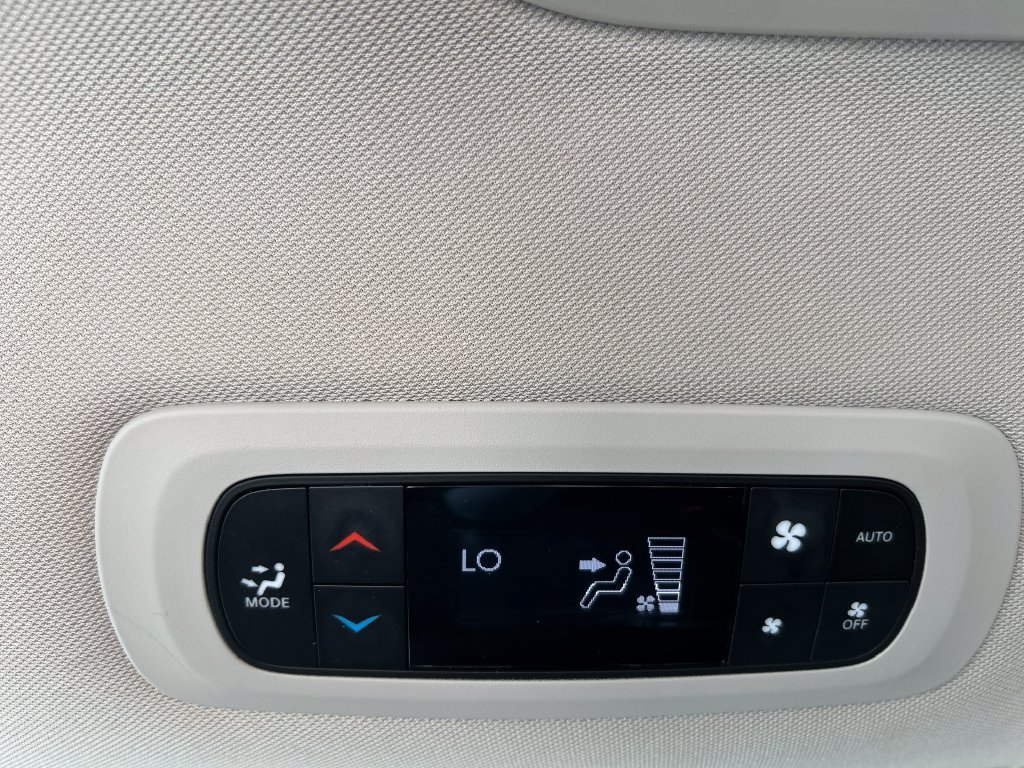 Used 2023 Black Chrysler Touring L image 17