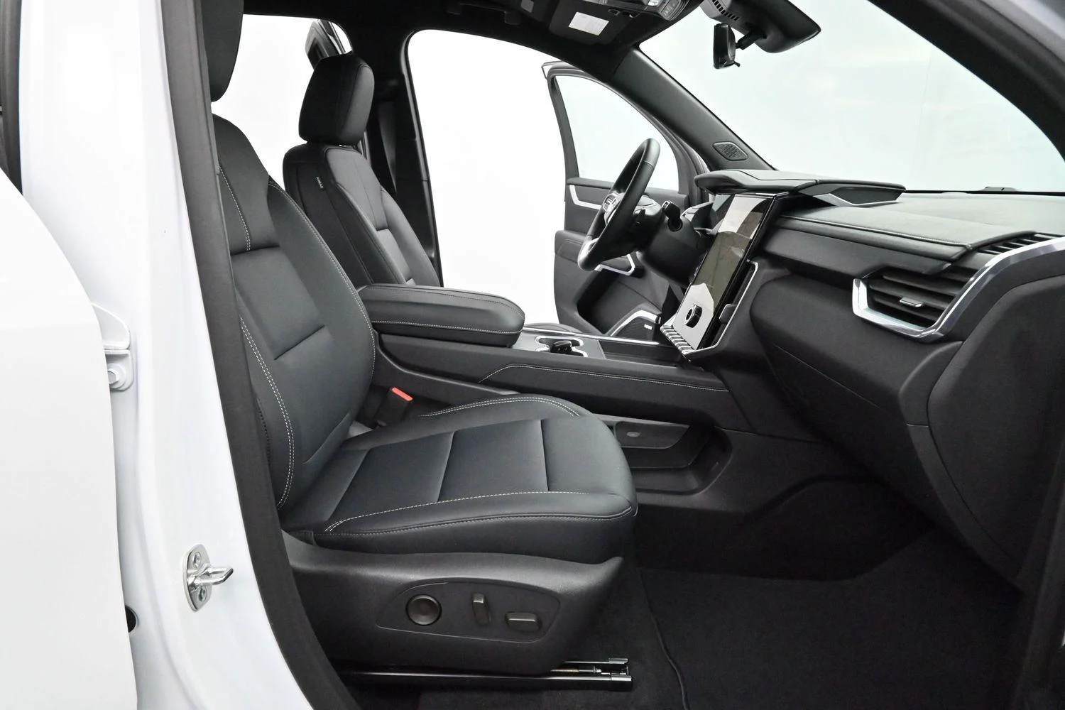 Used 2026 Summit White GMC Elevation image 32